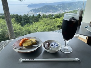 アイスコーヒーとデザート.jpeg
