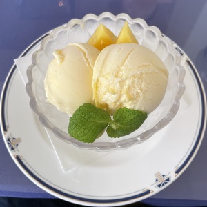 Cafe＆Restaurant Nagisaののデザート．北斗星のお皿と同じだね.jpeg