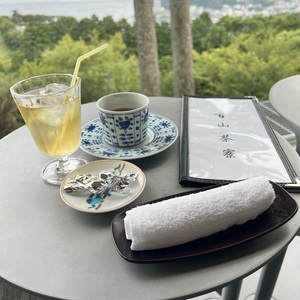 ウエルカムドリンクはコーヒーとアップルジュース．以前はワインをもらったりしていたけど．.jpeg
