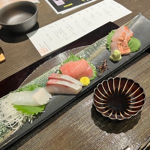 本日のお造り　金目鯛　マグロ　はまち　ひらめ.jpeg