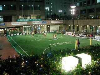 画像名: Futsal2008Hibiya.JPG
サ イ ズ: 32.99KB
大 き さ: 320(W)×240(H)
→クリックで別ウィンドウ表示